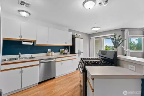 Kitchen - 1318 37th St #1408, Everett, WA 98201 photo 3 of 3