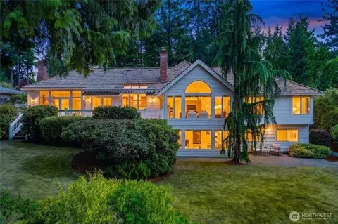 9416 NE 25th St, Clyde Hill, WA 98004