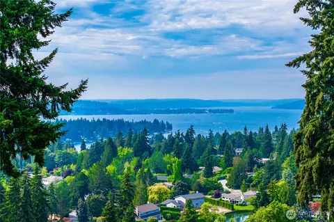 9416 NE 25th St, Clyde Hill, WA 98004