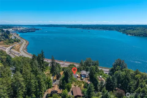 1898 Vista Ln W, Bremerton, WA 98312