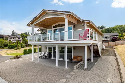 6226 Hinman Dr, Clinton, WA 98236