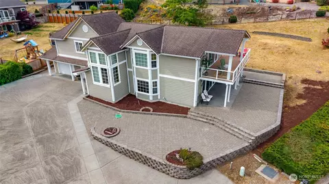 6226 Hinman Dr, Clinton, WA 98236