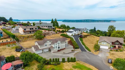 6226 Hinman Dr, Clinton, WA 98236