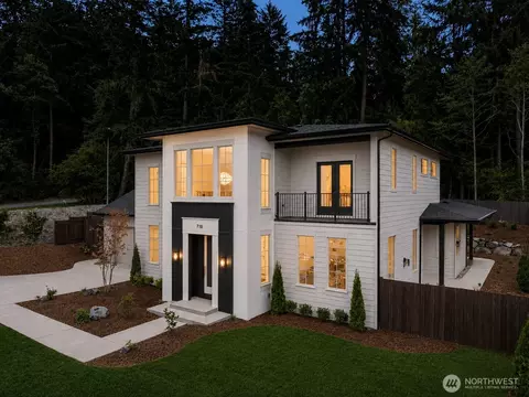 710 Chris David Dr, Steilacoom, WA 98388