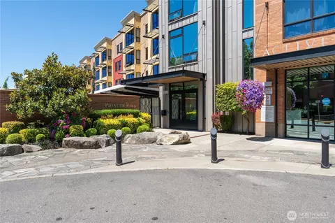 210 W Pioneer #210, Puyallup, WA 98371