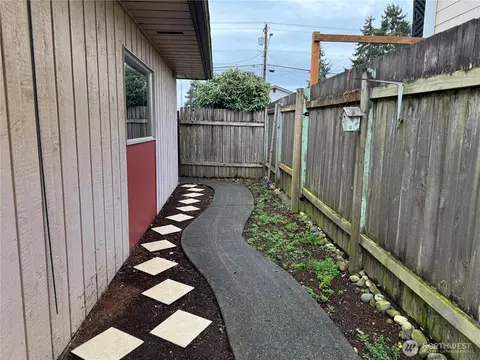 Exterior - 8930 7th Ave SE, Everett, WA 98208 photo 5 of 5