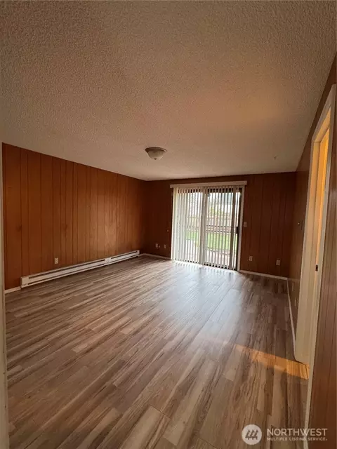 Living - 8930 7th Ave SE, Everett, WA 98208 photo 3 of 3