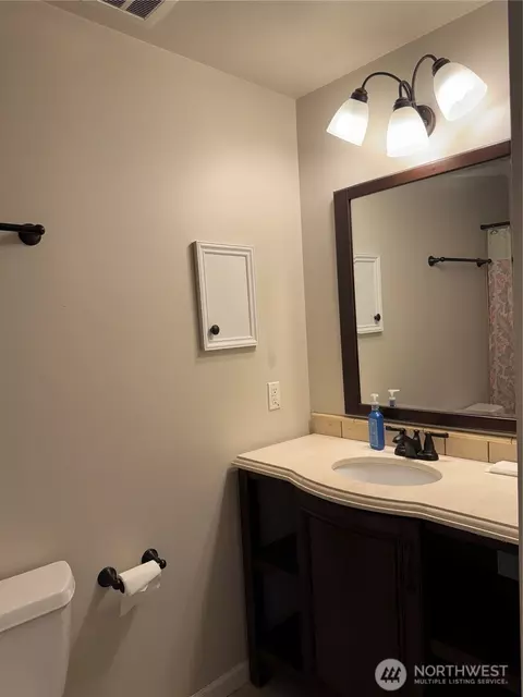 Bath - 8930 7th Ave SE, Everett, WA 98208 photo 2 of 2