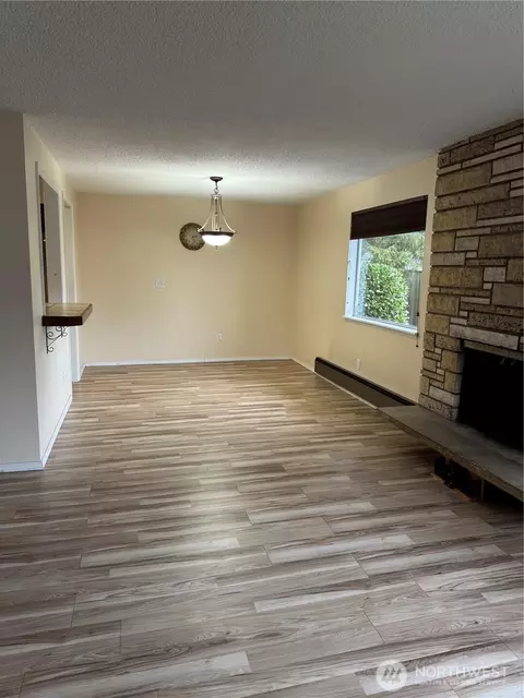 Living - 8930 7th Ave SE, Everett, WA 98208 photo 2 of 3