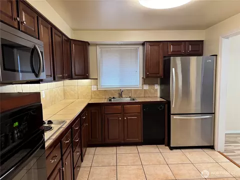 Kitchen - 8930 7th Ave SE, Everett, WA 98208 photo 1 of 3