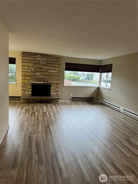 Living - 8930 7th Ave SE, Everett, WA 98208 photo 1 of 3