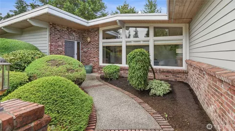 8520 Maple Ln, Edmonds, WA 98026