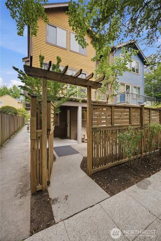 7411 4th Ave NE #A, Seattle, WA 98115