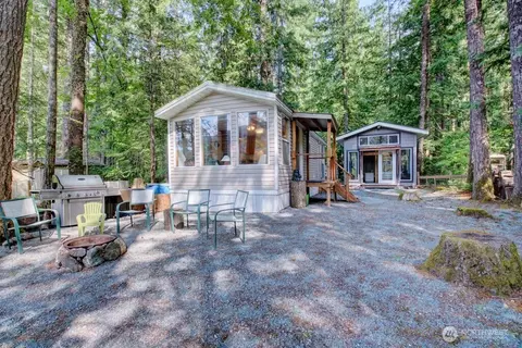 40 Riverside Dr, Deming, WA 98244