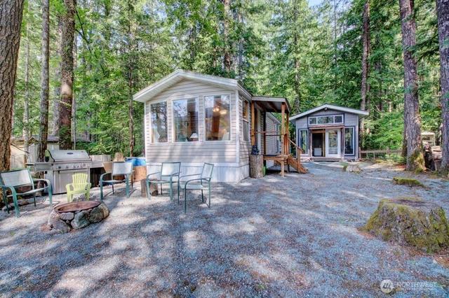 40 Riverside Dr, Deming, WA 98244