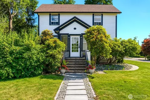311 Cherry St, Blaine, WA 98230