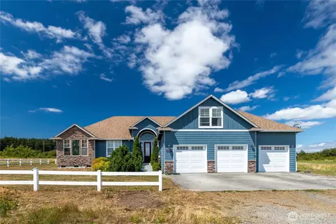 130 W Crescent Harbor Rd, Oak Harbor, WA 98277