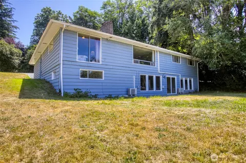 11826 NE Manzanita Ln, Bainbridge Island, WA 98110