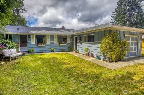 11826 NE Manzanita Ln, Bainbridge Island, WA 98110