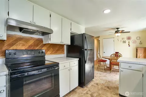Kitchen - 17120 6th Ave E, Spanaway, WA 98387 photo 1 of 3