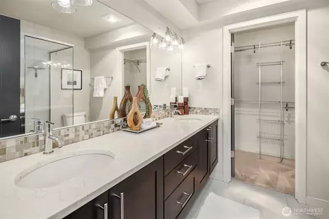 Bath - 419 N 50th St #A, Seattle, WA 98103 photo 2 of 5