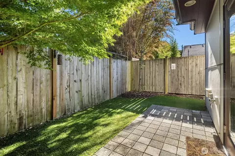 Exterior - 419 N 50th St #A, Seattle, WA 98103 photo 3 of 8