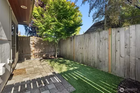 Exterior - 419 N 50th St #A, Seattle, WA 98103 photo 4 of 8