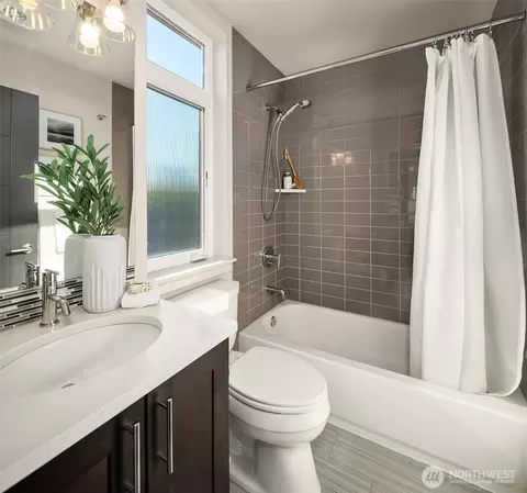 Bath - 419 N 50th St #A, Seattle, WA 98103 photo 5 of 5