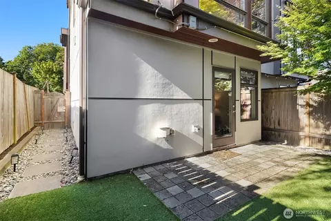 Exterior - 419 N 50th St #A, Seattle, WA 98103 photo 5 of 8