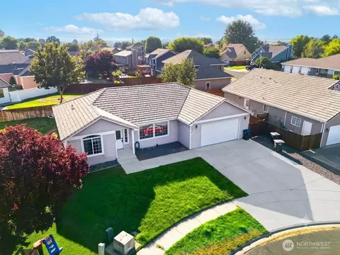 219 E Pinyon Ct, Moses Lake, WA 98837