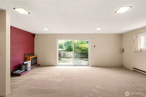 Living - 2 Tweed Pl, Cosmopolis, WA 98537 photo 4 of 5