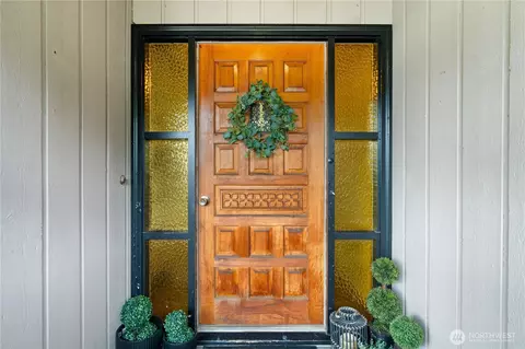 Entry Way - 2 Tweed Pl, Cosmopolis, WA 98537 photo 1 of 2