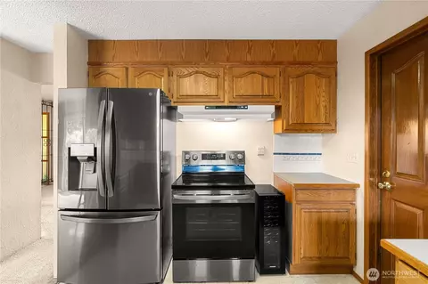 Kitchen - 2 Tweed Pl, Cosmopolis, WA 98537 photo 2 of 3
