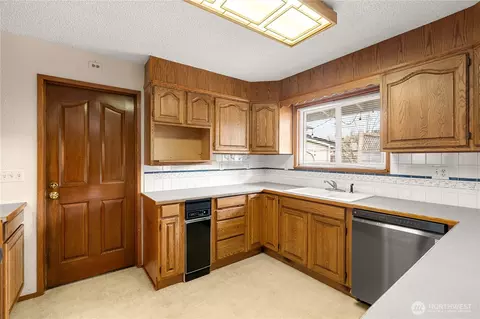 Kitchen - 2 Tweed Pl, Cosmopolis, WA 98537 photo 1 of 3