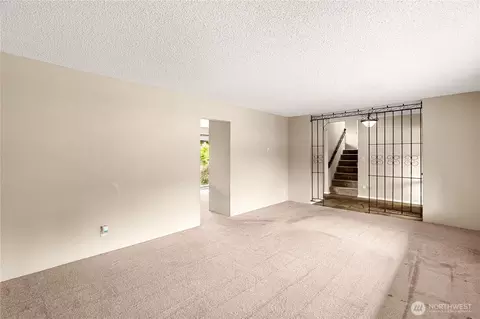 Living - 2 Tweed Pl, Cosmopolis, WA 98537 photo 2 of 5