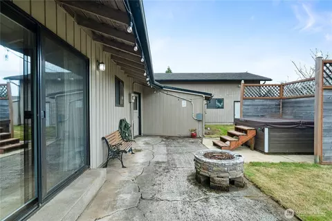 Exterior - 2 Tweed Pl, Cosmopolis, WA 98537 photo 5 of 10