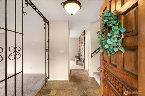 Entry Way - 2 Tweed Pl, Cosmopolis, WA 98537 photo 2 of 2