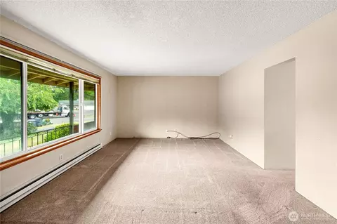 Living - 2 Tweed Pl, Cosmopolis, WA 98537 photo 1 of 5