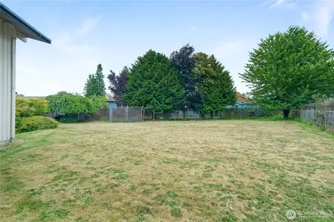 Exterior - 2 Tweed Pl, Cosmopolis, WA 98537 photo 9 of 10