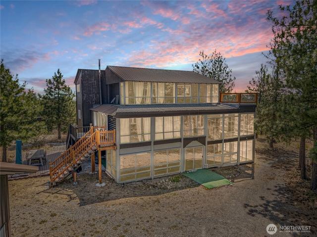 107 Pioneer Ln, East Wenatchee, WA 98802