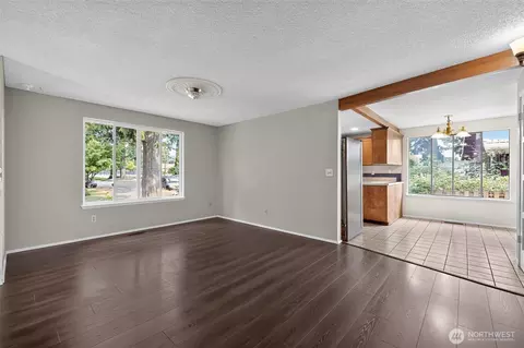 Living - 43729 284th Ave SE, Enumclaw, WA 98022 photo 2 of 7