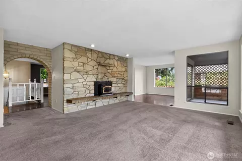 Living - 43729 284th Ave SE, Enumclaw, WA 98022 photo 5 of 7