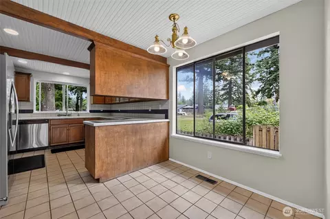 Kitchen - 43729 284th Ave SE, Enumclaw, WA 98022 photo 2 of 5