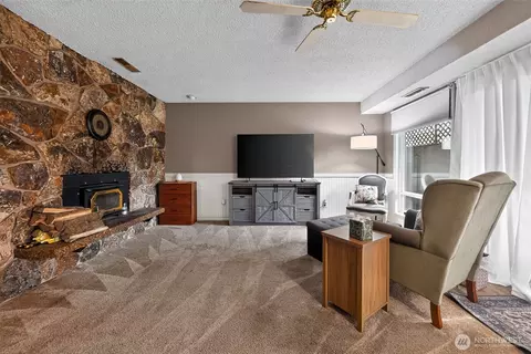 Living - 43729 284th Ave SE, Enumclaw, WA 98022 photo 7 of 7