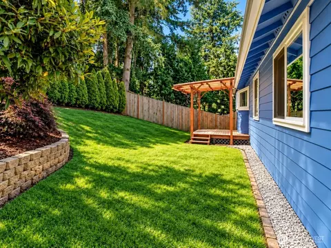 Exterior - 1608 Puget Dr, Everett, WA 98203 photo 5 of 7