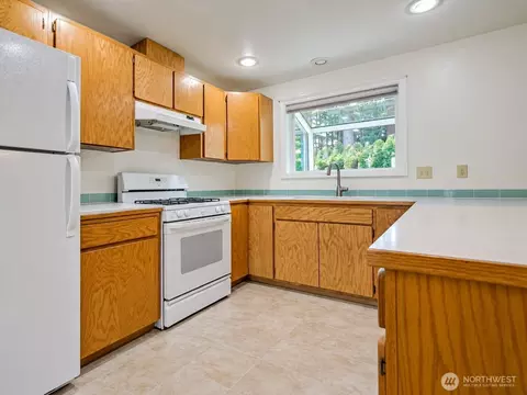 Kitchen - 1608 Puget Dr, Everett, WA 98203 photo 1 of 2