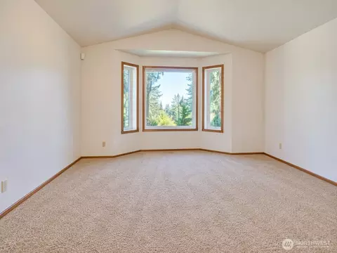 Living - 1608 Puget Dr, Everett, WA 98203 photo 3 of 3