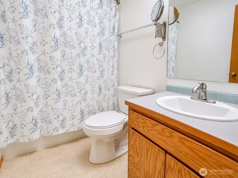 Bath - 1608 Puget Dr, Everett, WA 98203 photo 1 of 1