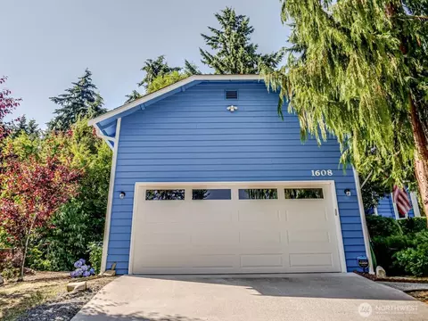 Exterior - 1608 Puget Dr, Everett, WA 98203 photo 8 of 8