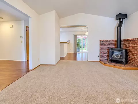 Living - 1608 Puget Dr, Everett, WA 98203 photo 1 of 3